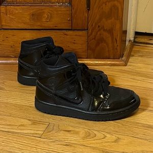 Air Jordan 1 Mid Women's Shoe, patent triple black, size 6.5